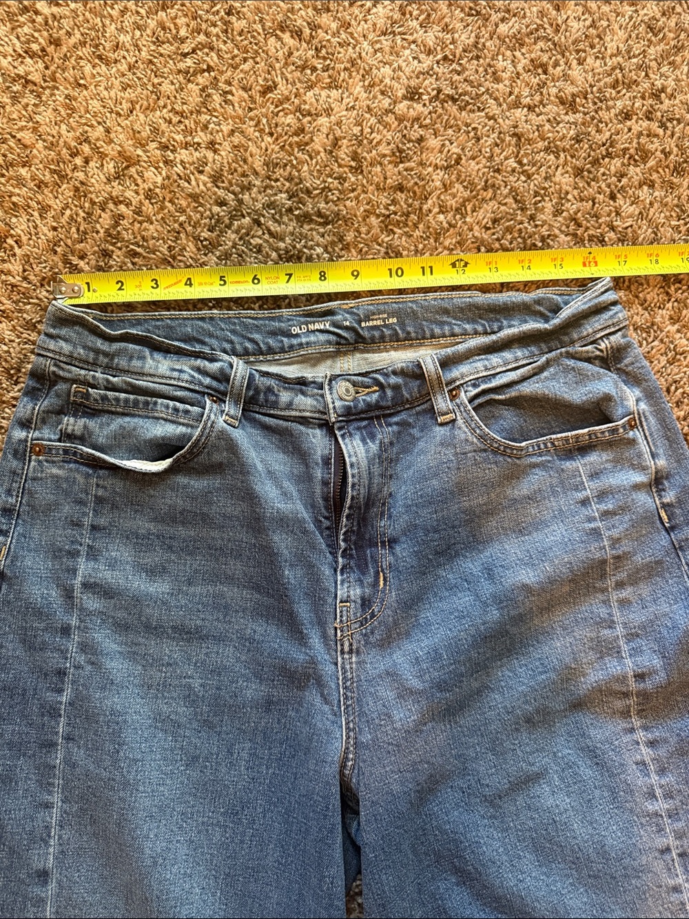Old navy barrel leg jeans - Picture 3 of 6